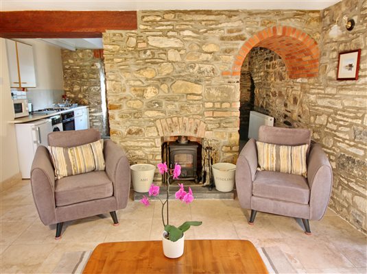 Coach House Lounge - Fireplace